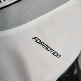 Retro Real Madrid 2006/07 Home Jersey - Image 8