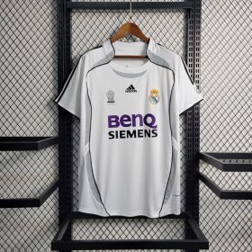 Retro Real Madrid 2006/07 Home Jersey - Image 2