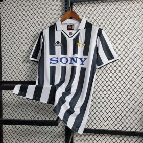 Retro Juventus 1995/96 Home Jersey