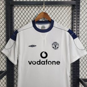 Retro Manchester United 2000/01 Away Jersey - Image 3