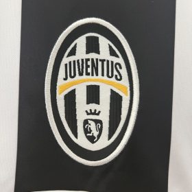 Retro Juventus 2004/05 Home Jersey - Image 9