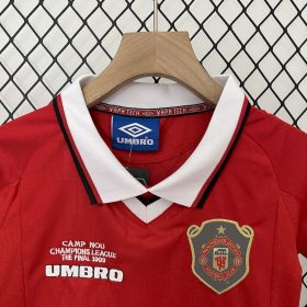 Retro Manchester United 1999/00 Home Kids Kit - Image 6