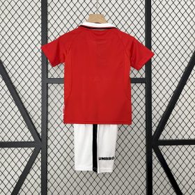 Retro Manchester United 1999/00 Home Kids Kit - Image 2