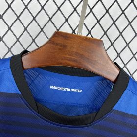 Retro Manchester United 2011/13 Away Jersey - Image 8