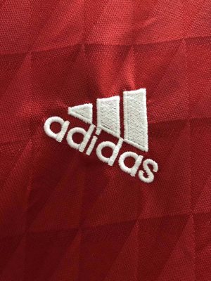 Retro Liverpool 2010/2012 Home Jersey - Image 2
