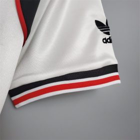 Retro Manchester United 1985 White Jersey - Image 4