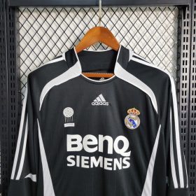 Retro Real Madrid 2006/07 Away Long Sleeve Jersey - Image 7