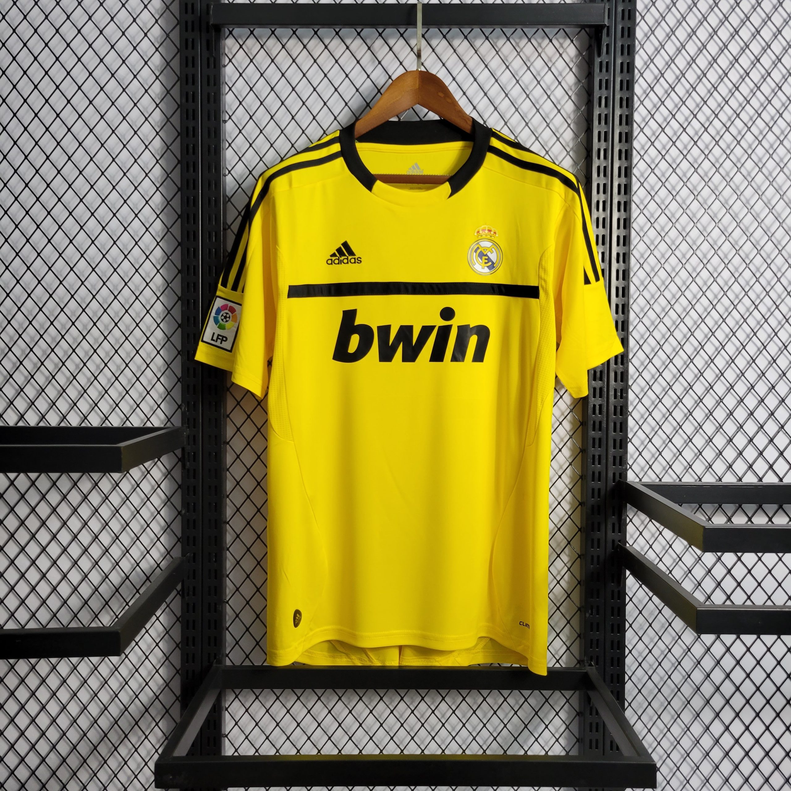 Real-Madrid-201112-Yellow-Goalkeeper-Retro-Jersey-50974.jpg Retro Real Madrid 2011/12 Goalkeeper Jersey - Image 1