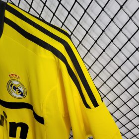 Retro Real Madrid 2011/12 Goalkeeper Jersey - Image 4