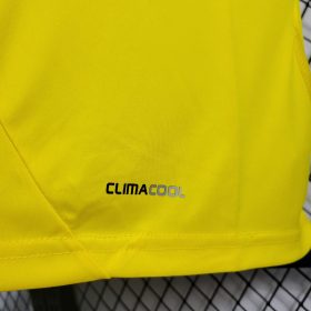 Retro Real Madrid 2011/12 Goalkeeper Jersey - Image 8